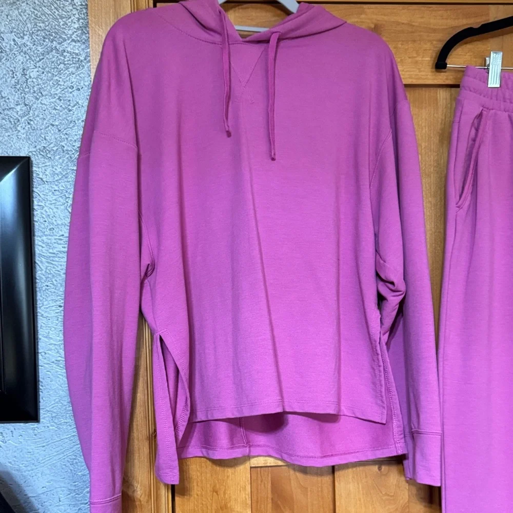 Nike Yoga Dri-Fit Pink Set - Picture 2 of 6